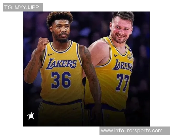 东契奇无奈摊手斯玛特遭大帽瞬间引发全场惊呼